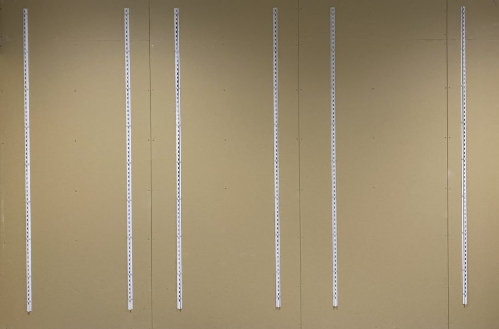 スリット柱取付写真