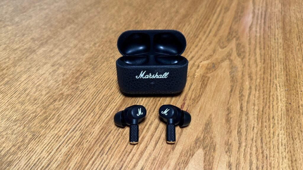 今使用しているMarshall Motif II A.N.C.(Black)の写真