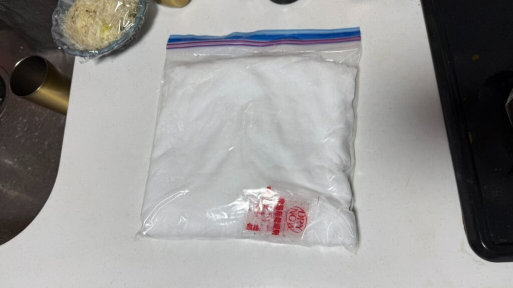 小分けした塩とシリカゲル